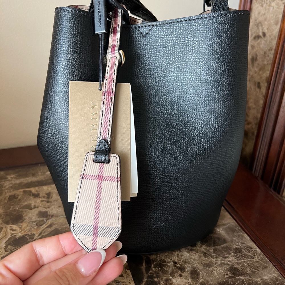 Burberry bucket bag